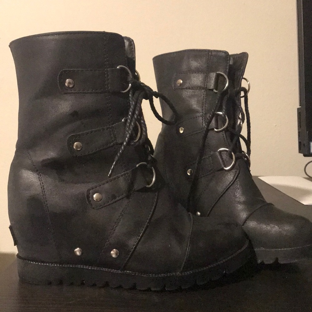 *knockoff* Joan of Arc Arctic Boot